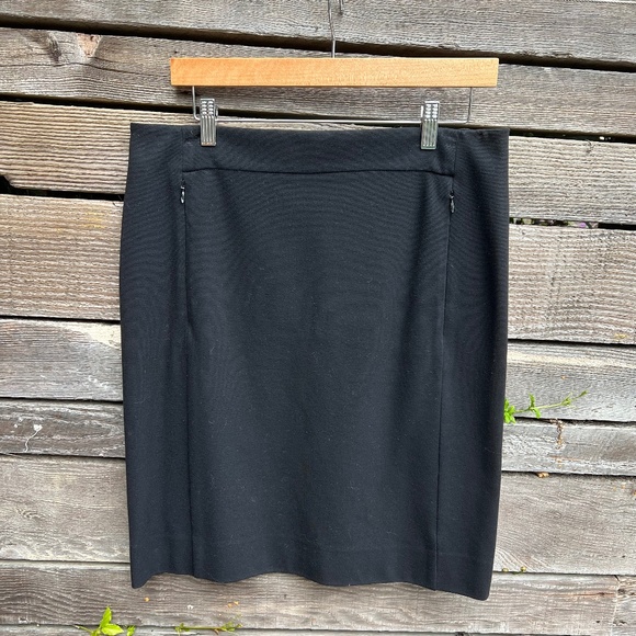 DIANE von FURSTENBERG Black knee length knit skirt  - Size 14 - Picture 1 of 3
